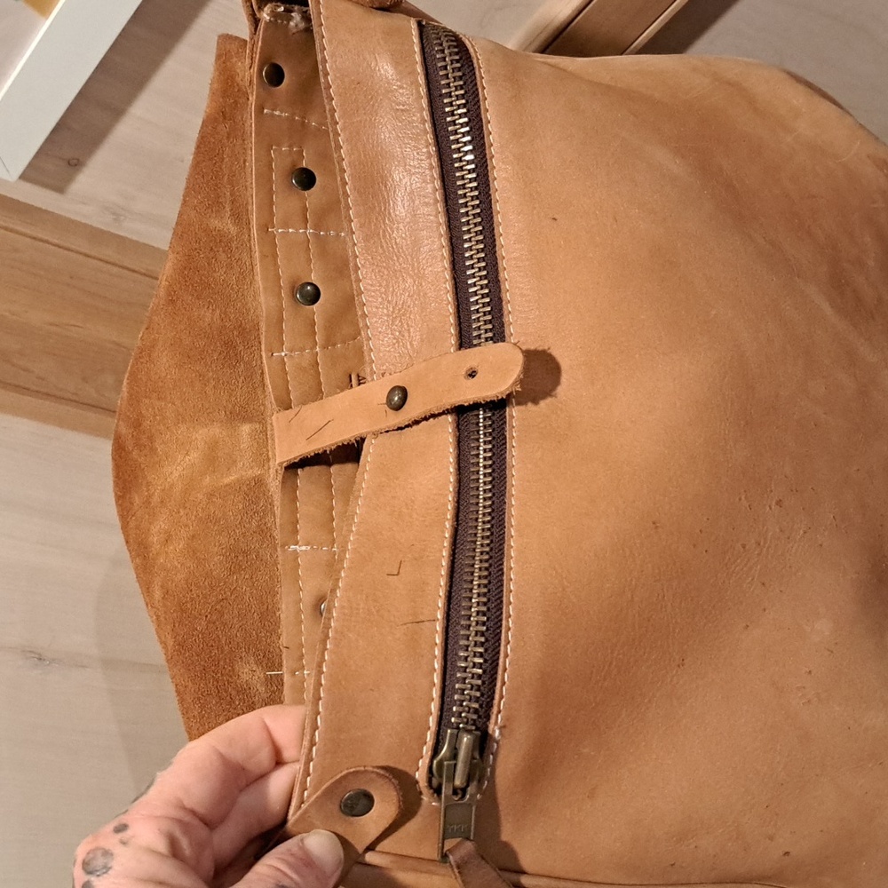J. Peterman Company Leather Counterfeit MailBag - Picture 6 of 13
